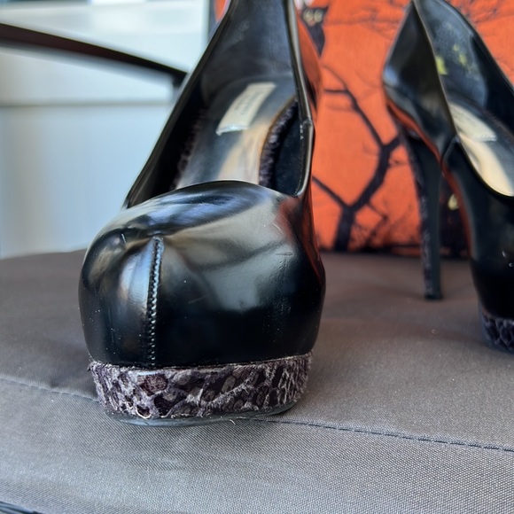 Vera Wang Heels - Picture 11 of 12